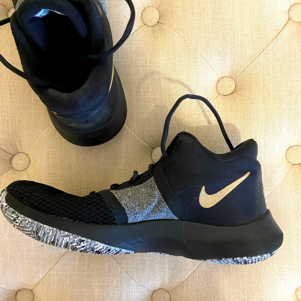 Air Precision IIs Nike Women’s Basketball shoes - Picture 2 of 4